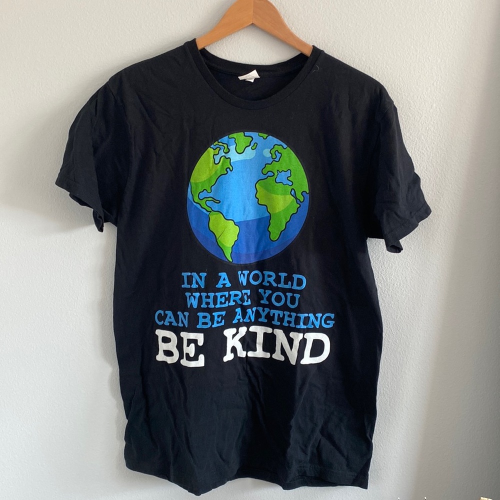 Be Kind graphic tshirt